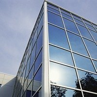 FILM SOLAIRE ANTI-CHALEUR ARGENT CHROME POSE EXTÉRIEURE - REJET TOTAL ÉNERGIE SOLAIRE 90% - Batiweb